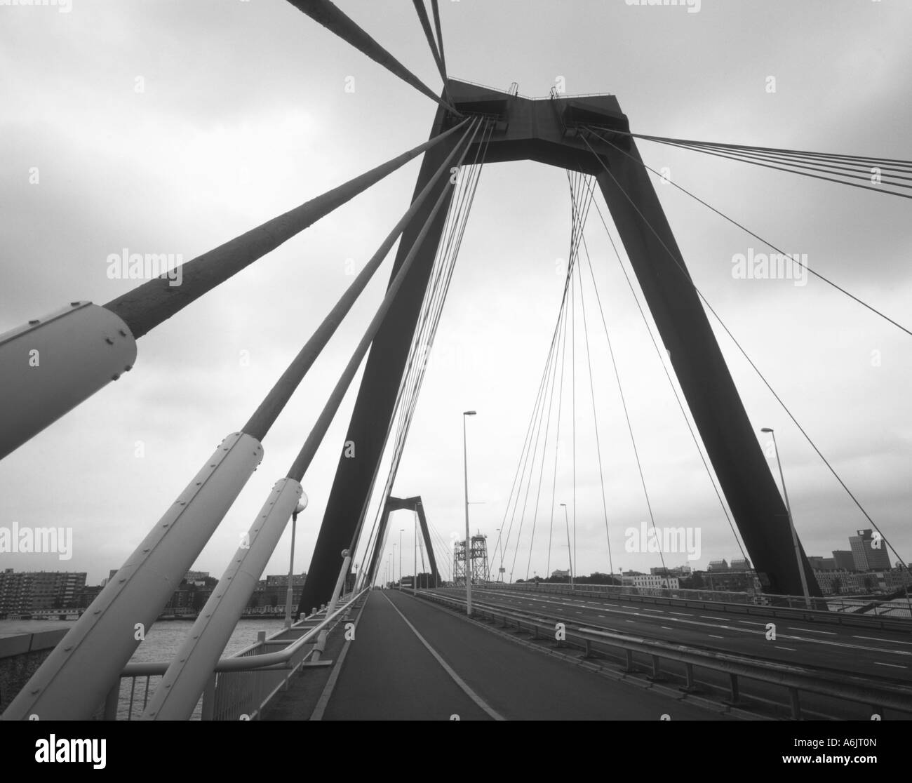 Pont Willemsbrug Rotterdam Hollande Banque D'Images