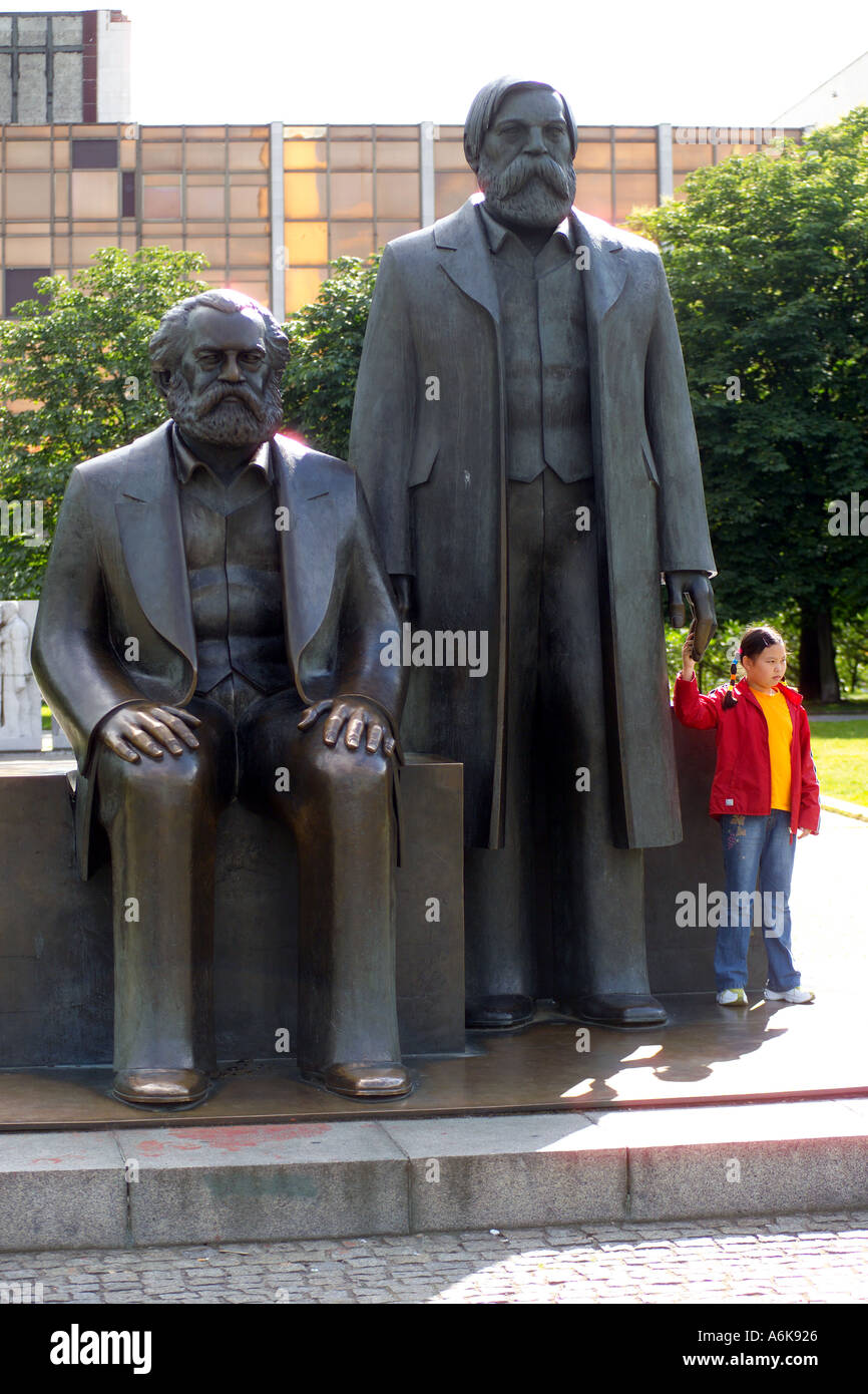 Berlin Marx Engels sculpture côté est le palais de la République Banque D'Images