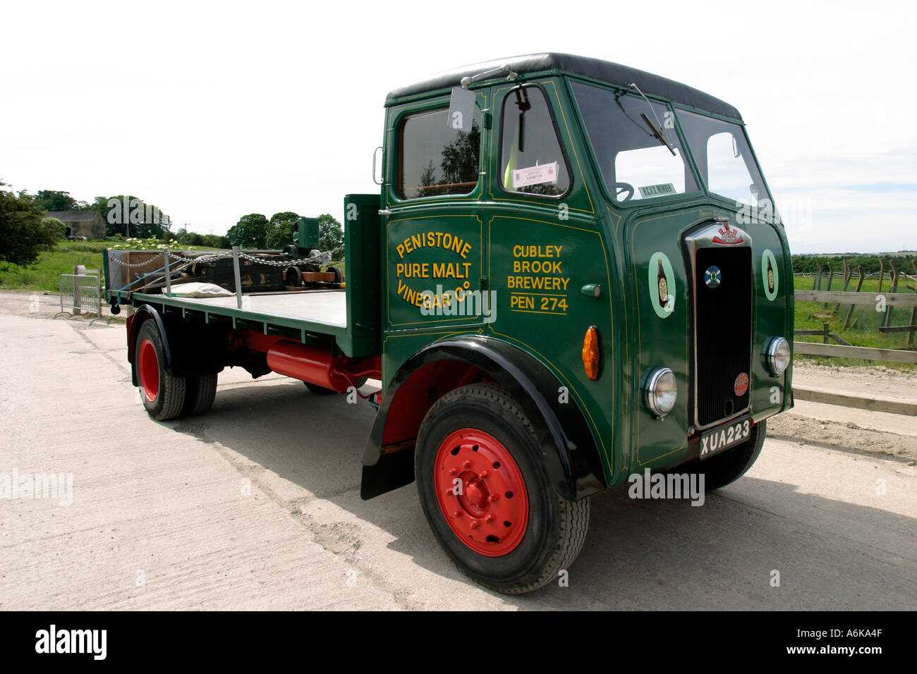 Camion à plateau Albion Vintage en livrée de Penistone vinaigre de malt pur Co Banque D'Images