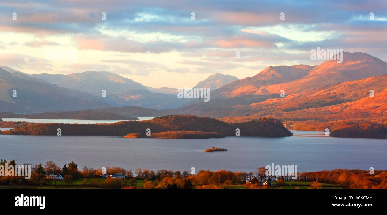 Le LOCH LOMOND COUCHER DU SOLEIL Banque D'Images