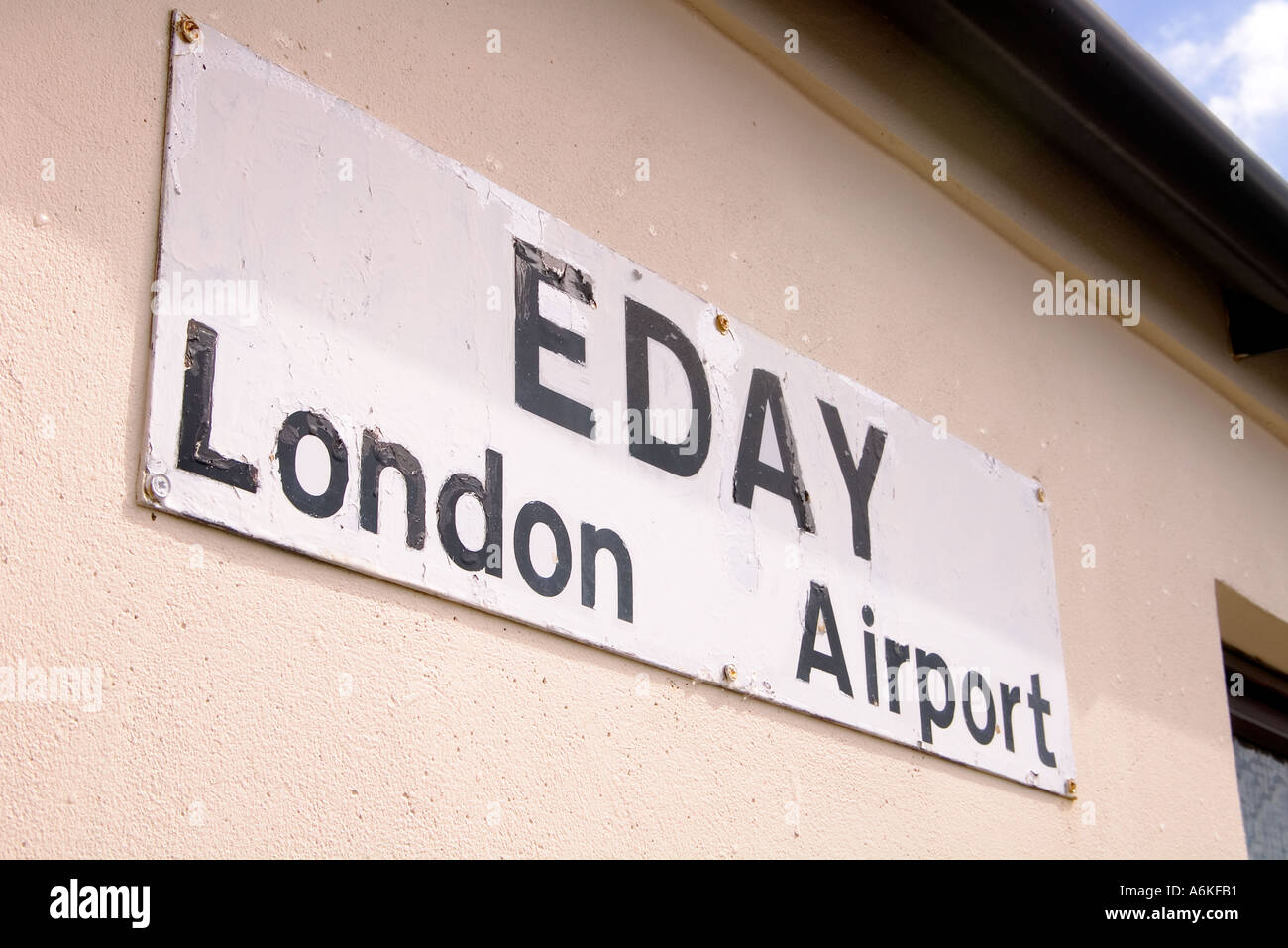 Dh London Airport EDAY ORKNEY petit aérodrome de son enseigne, uk Banque D'Images