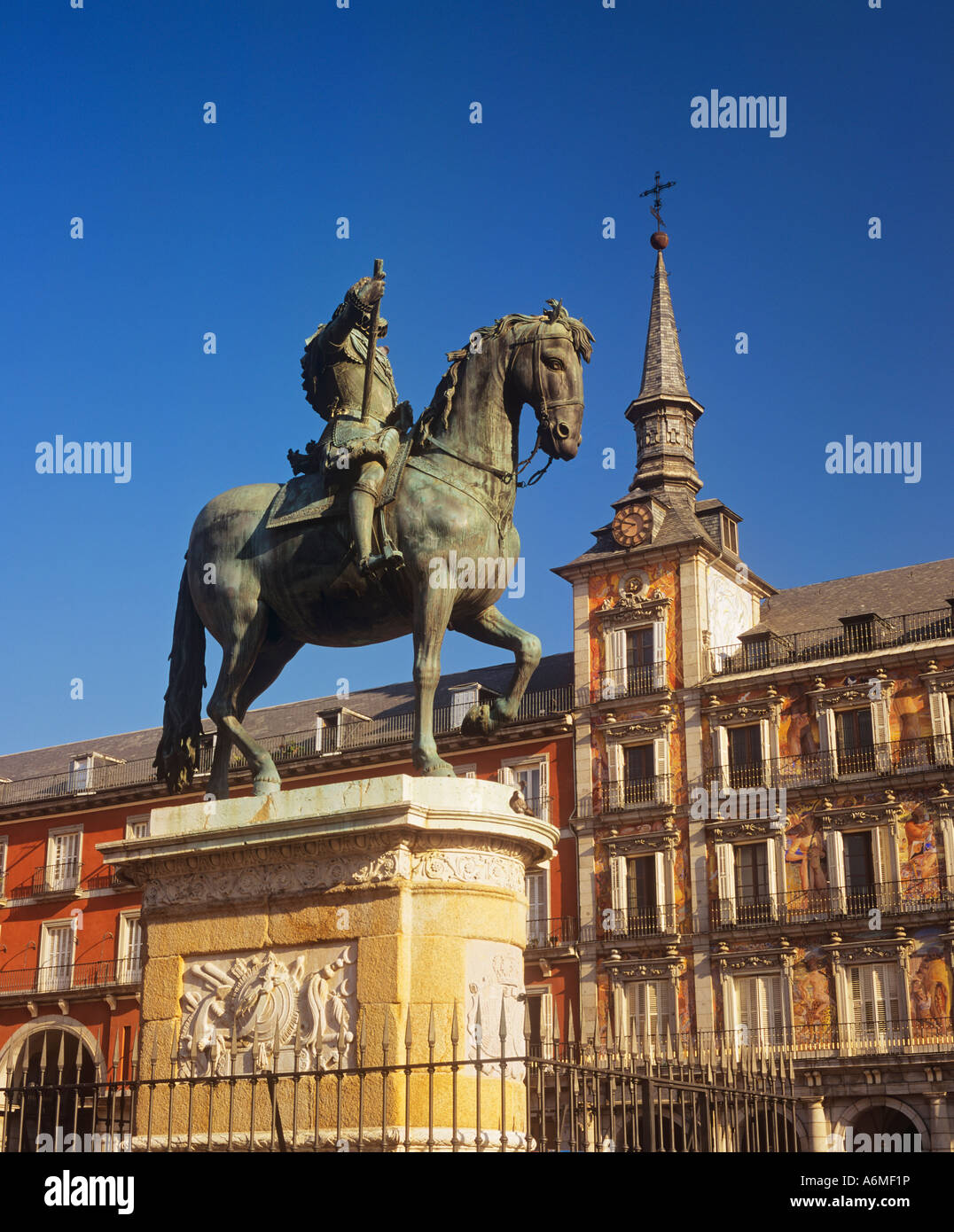 La Plaza Mayor de Madrid Espagne statue de Felipe II Banque D'Images