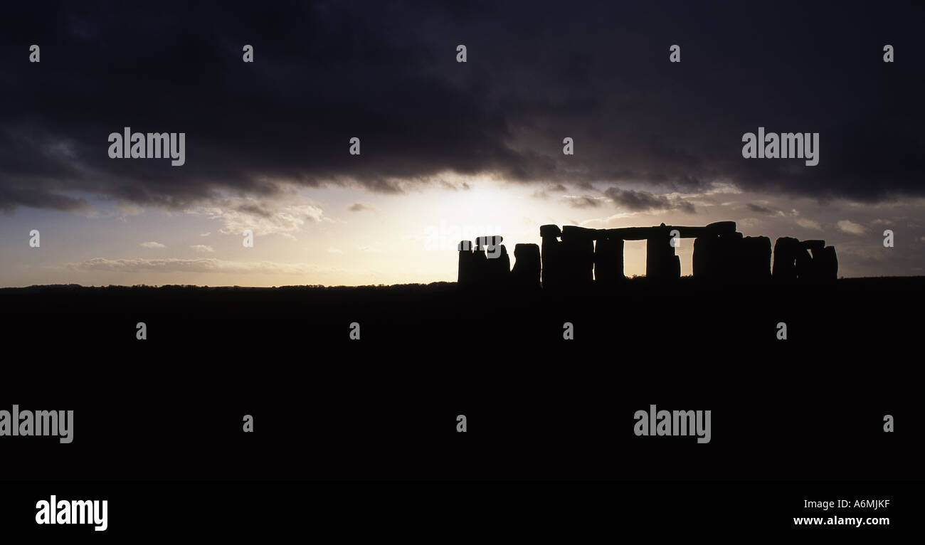 Voir Stonehenge dans la plaine de Salisbury tempête près de Amesbury Wiltshire England UK Banque D'Images