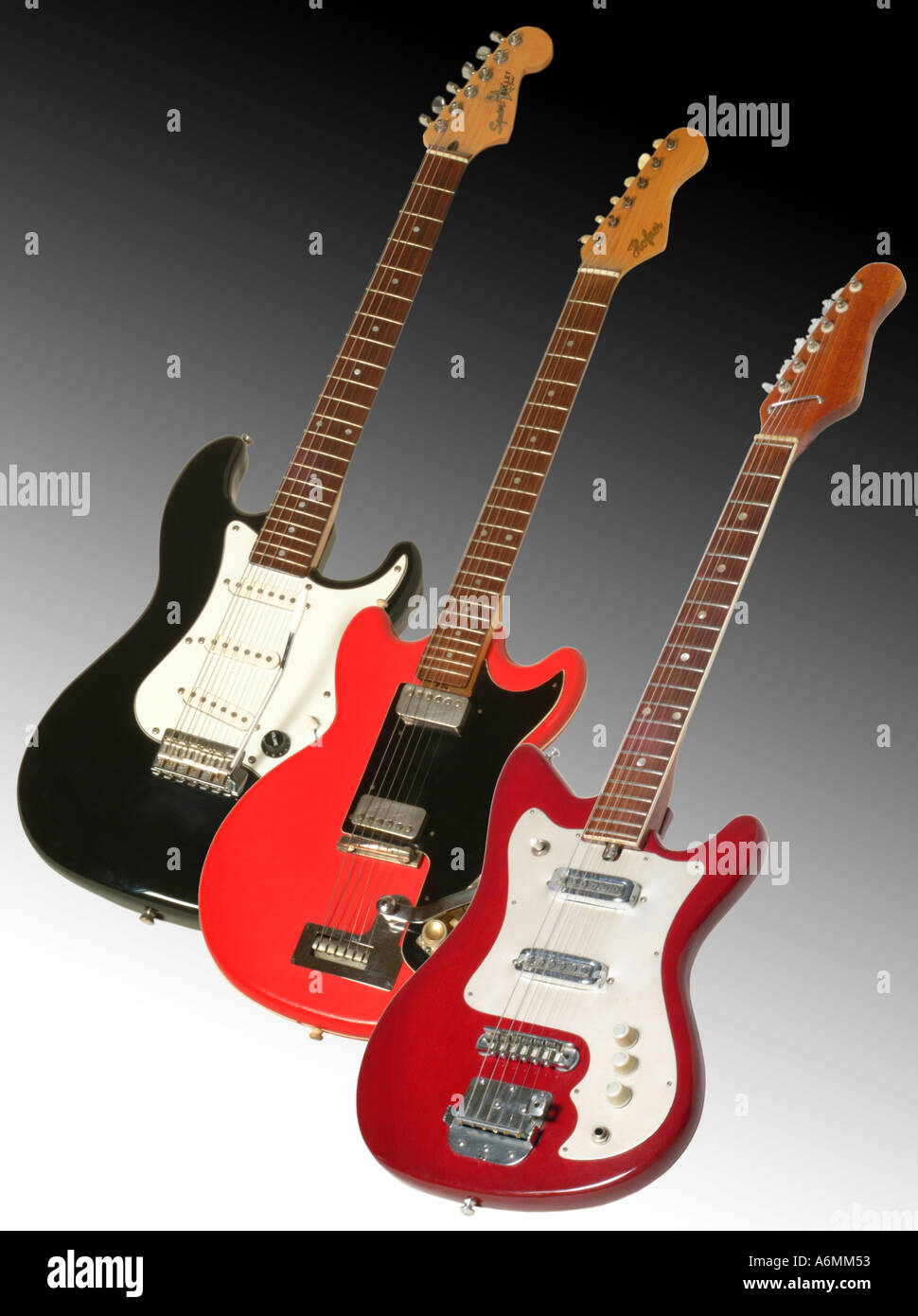 3 guitares électriques différentes sur fond noir blanc grad Banque D'Images