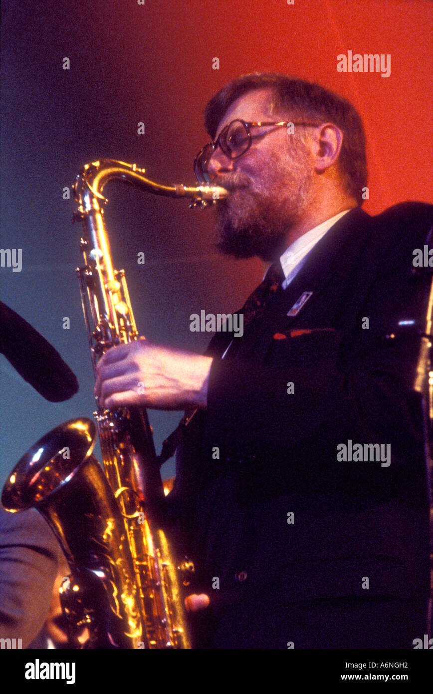 Lew Tabckin saxophoniste de jazz en direct au festival de jazz de Brecon, 1992 Banque D'Images