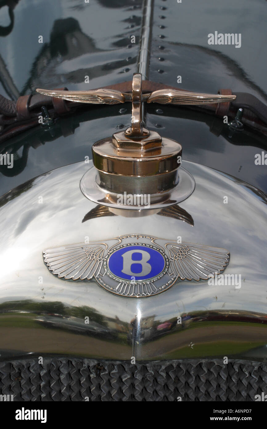 Logo voiture sport classique Bentley Grill et le bouchon du radiateur Banque D'Images