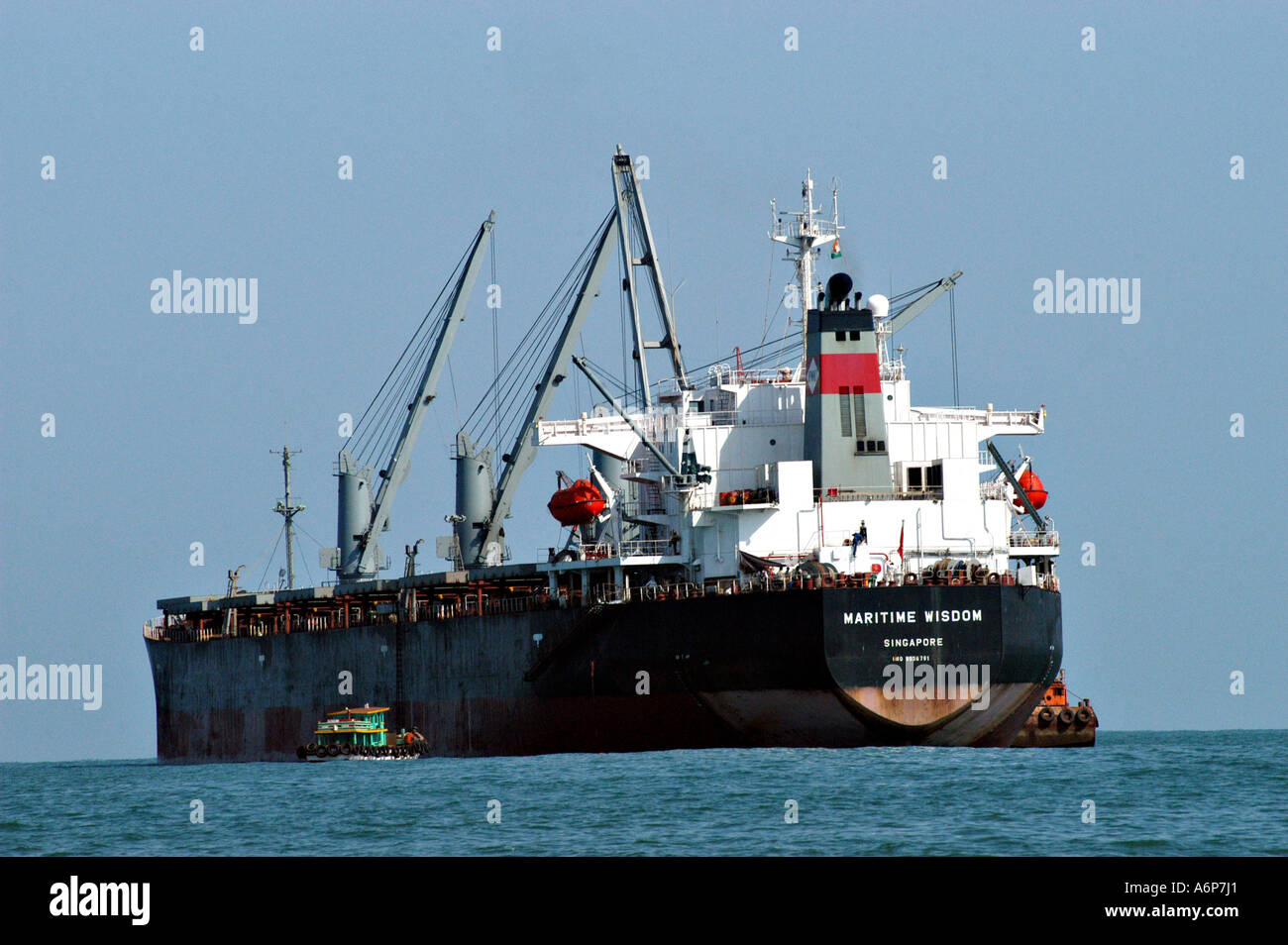 Navire vraquier basée à Singapour La Sagesse Maritime Banque D'Images