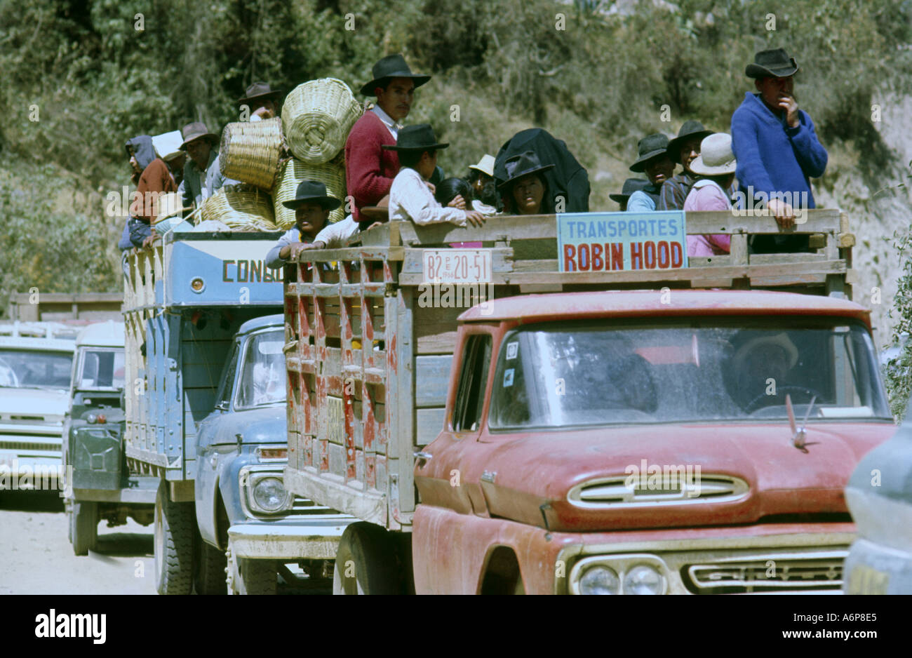 Andes Pérou le transport sur route de montagne Banque D'Images