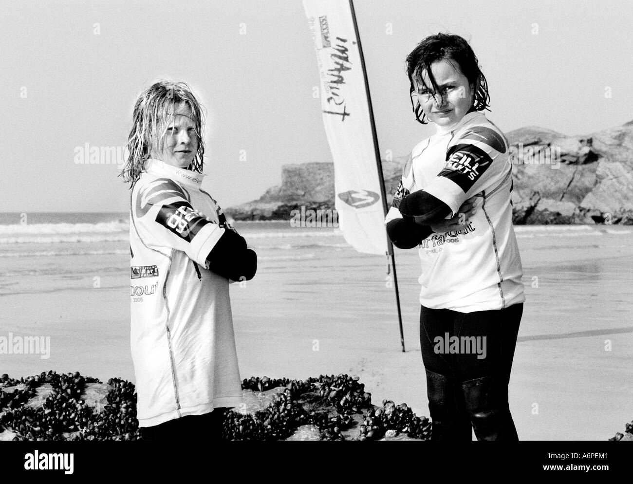 NEWQUAY CORNWALL UNITED KINGDOM. Les surfeurs de Cornwall s'unissent pour amasser de l'argent pour le Tsunami Banque D'Images