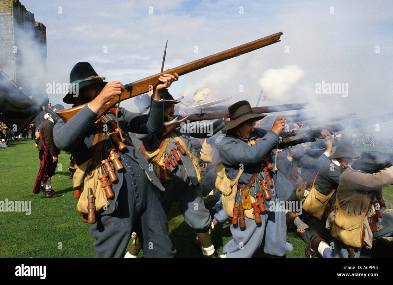 Un groupe de guerre civile anglaise reenactors dans l'uniforme des
