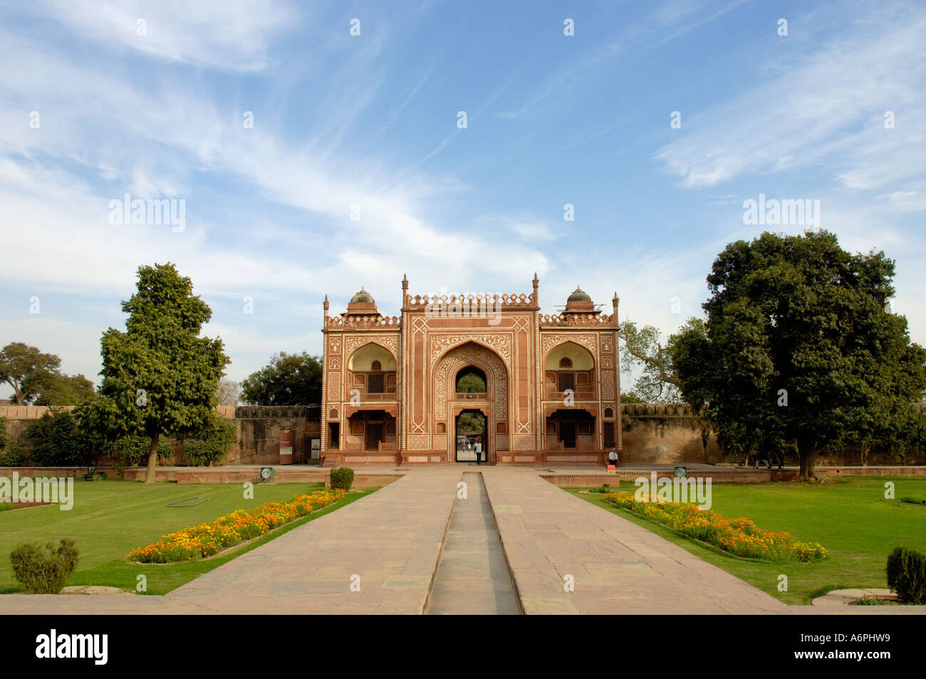 Au 17e siècle porte d'Itmad ud daula tombeau construit par Nur Jahan grand Empereur Moghal femme Jehangirs Agra Inde Banque D'Images