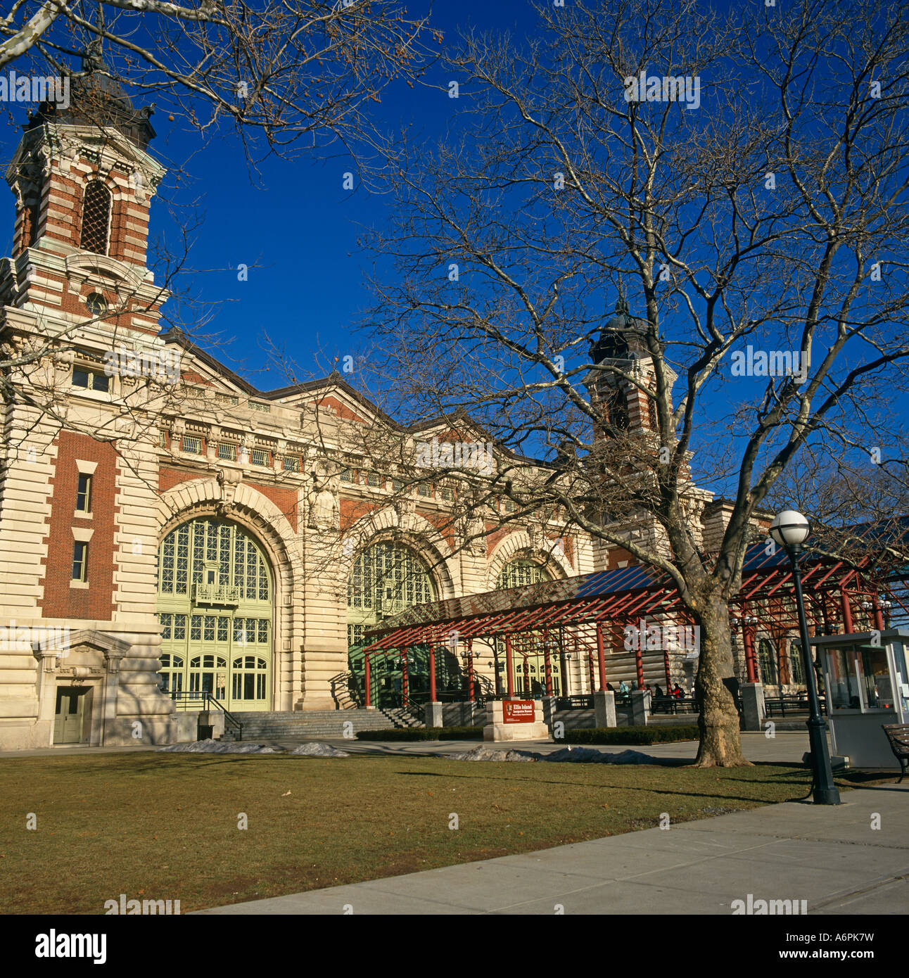 L'ancien bâtiment de l'Immigration sur Ellis Island New York City USA Amérique latine Banque D'Images