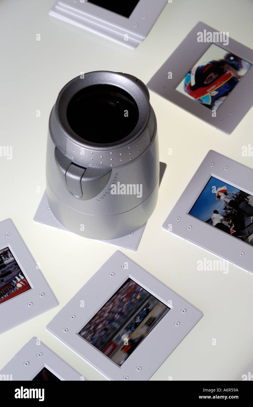 Les Diapositives 35 Mm Et D Une Loupe Sur Une Table Lumineuse