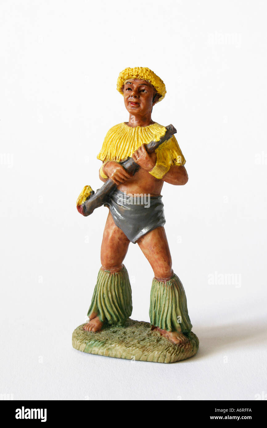 Homme statue figurine Hawaïenne en céramique ou en poupée vêtements autochtones traditionnels Banque D'Images