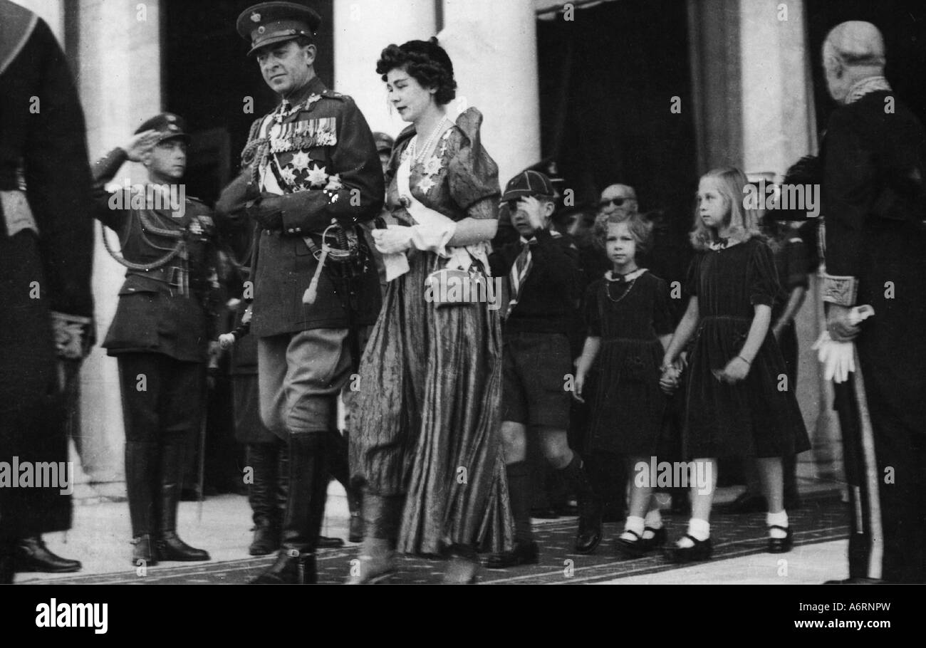 Paul I., 14.12.1901 - 6.3.1964, roi de Grèce 1.4.1947 - 6.3.1964, avec la reine Frederika et enfants, après avoir visité la Cathedra Banque D'Images