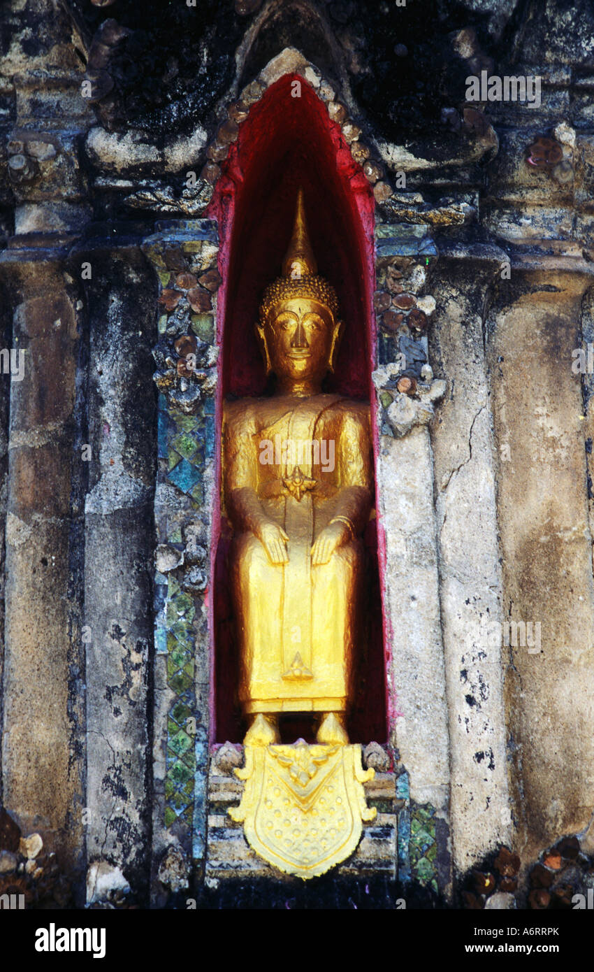 Wat si muang khun, bouddha figure dans certains créneaux, Luang Prabang, Laos Banque D'Images