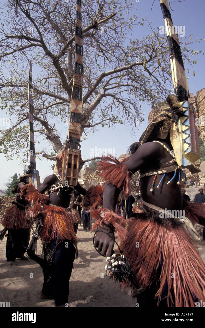 Danse Du Masque Dans Le Village Dogon De Tireli Afrique, Mali, Pays Dogon, le village de Tireli. Danseurs masqués Photo  Stock - Alamy