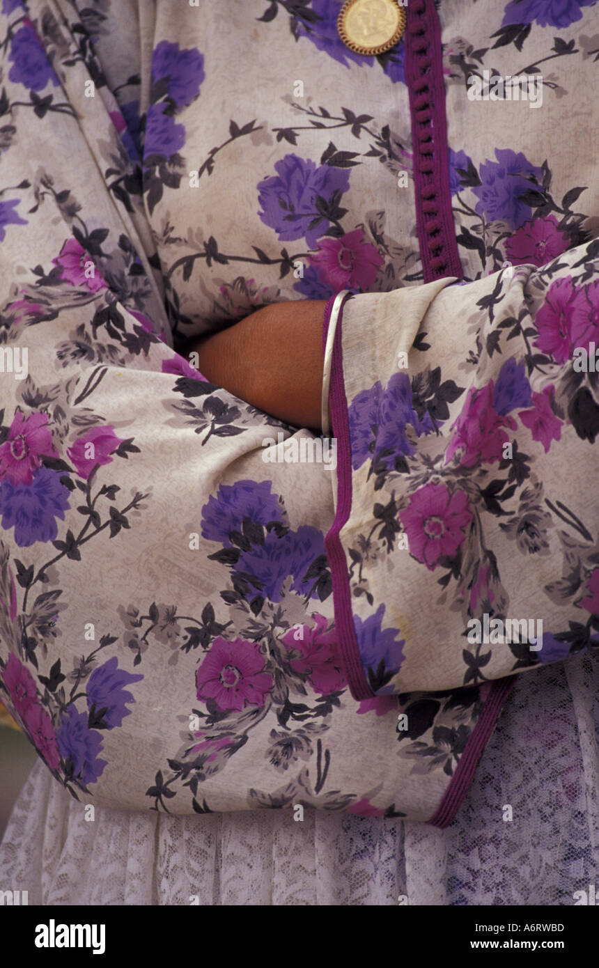 L'AFRIQUE, Maroc, Atlas Mtns, danseur berbère robe. Banque D'Images