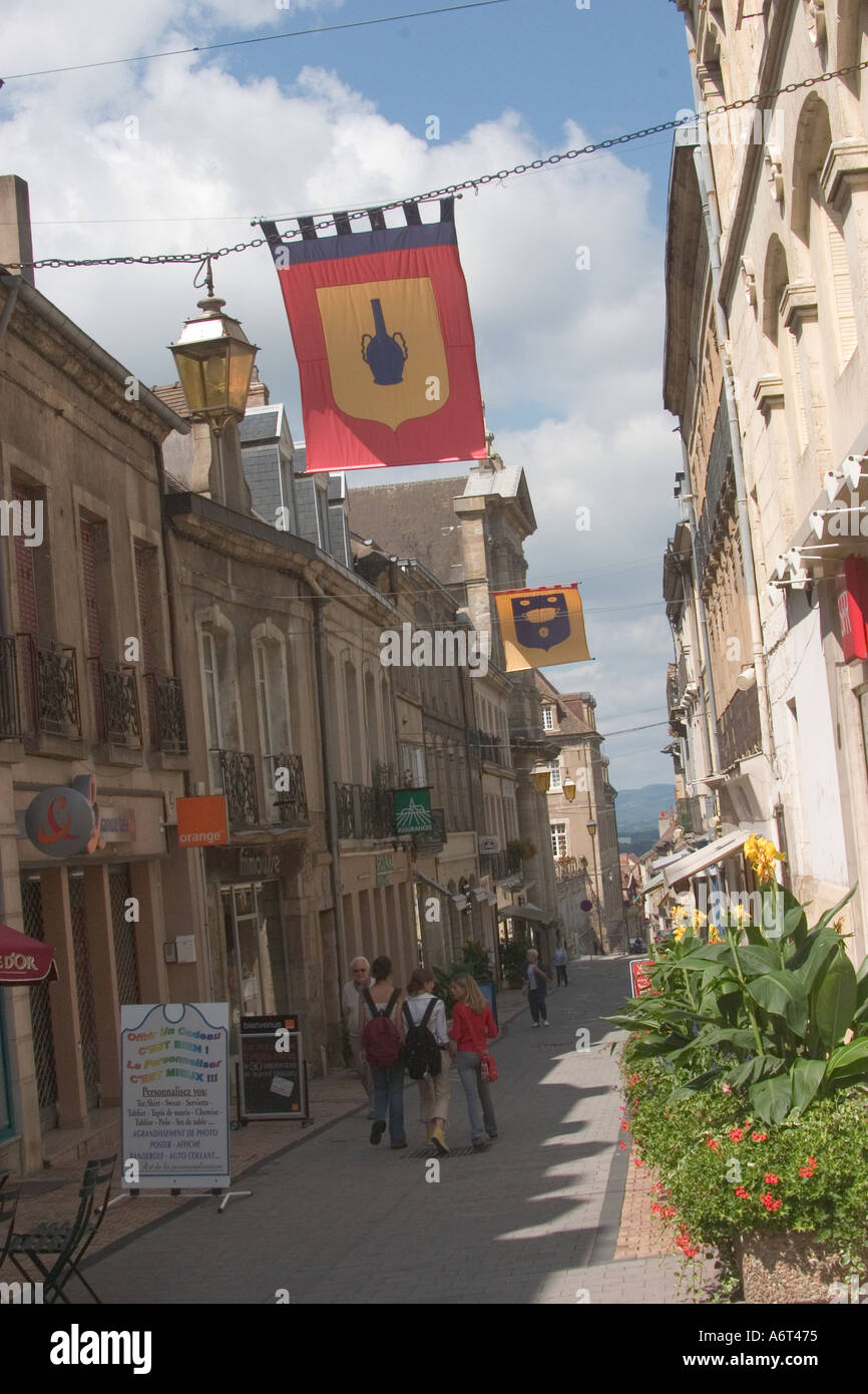 Scène de rue à Autun Burgogne Fance Banque D'Images