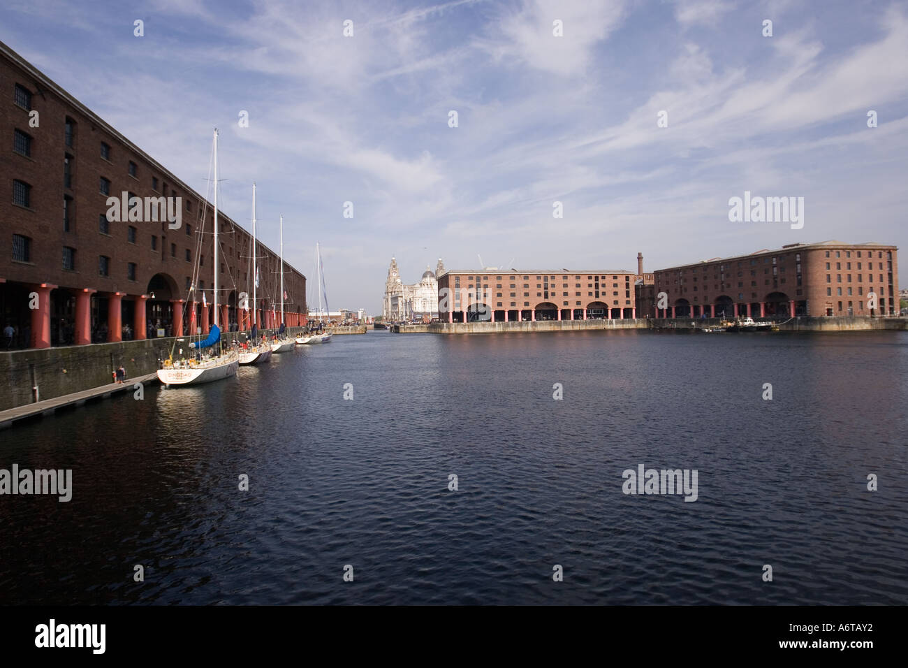 Le Royal Albert Dock Liverpool bassin Banque D'Images