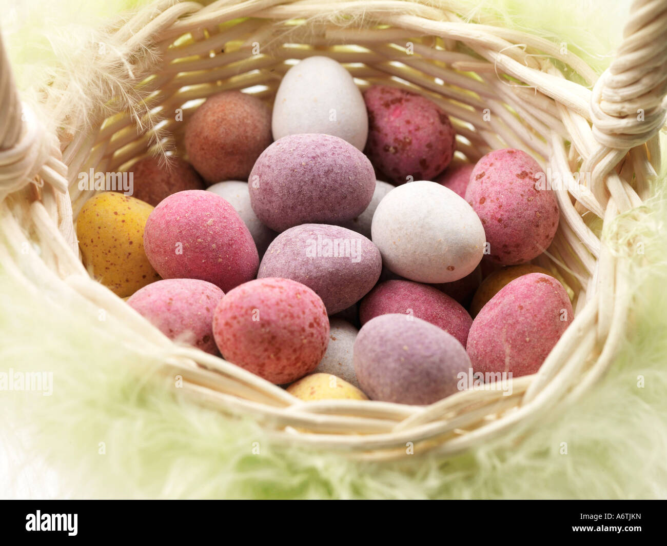 Panier d'oeufs au chocolat Banque D'Images