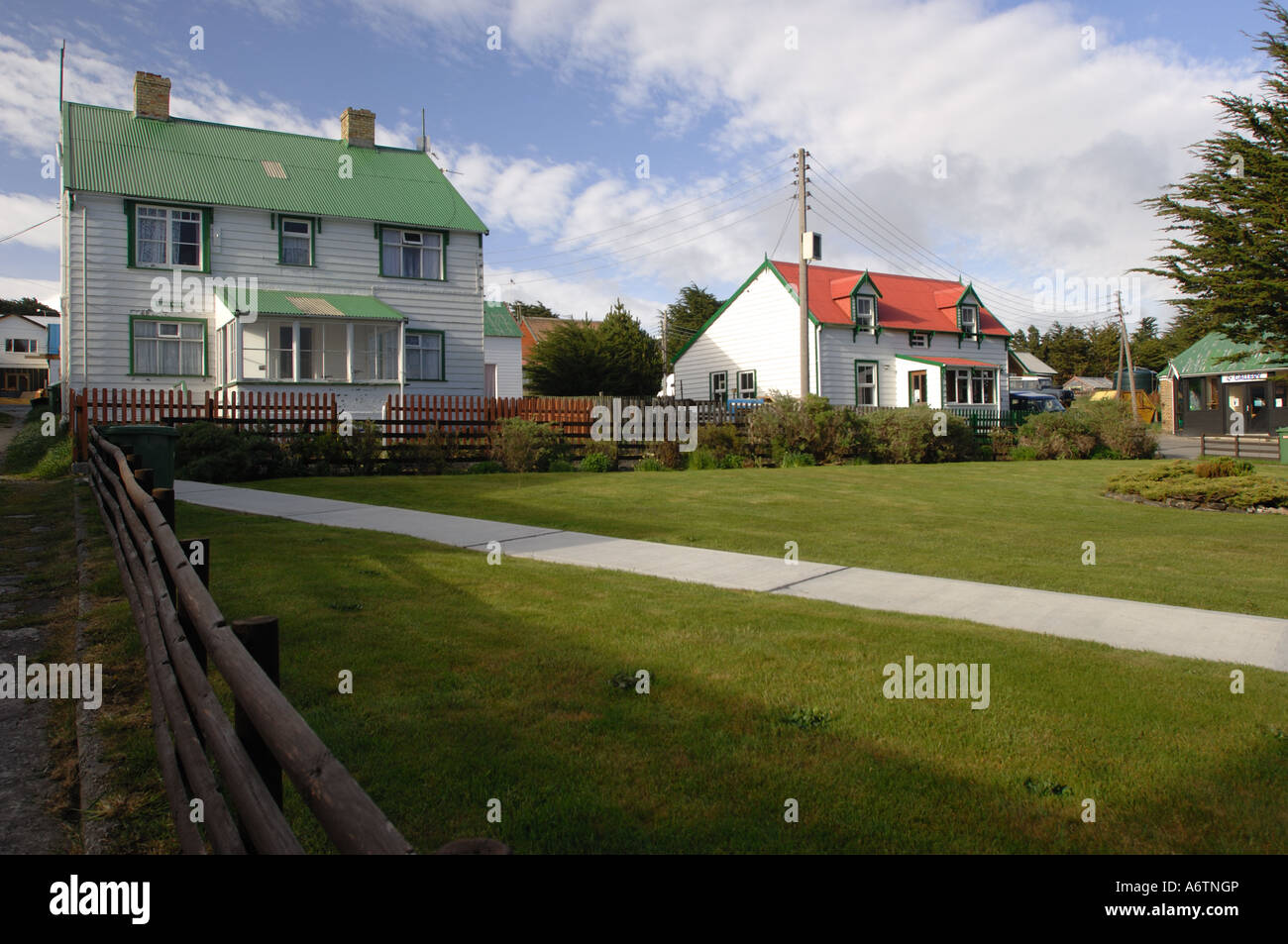 Maisons traditionnelles et des jardins à Stanley, la capitale des îles Malouines, l'Atlantique Sud Banque D'Images