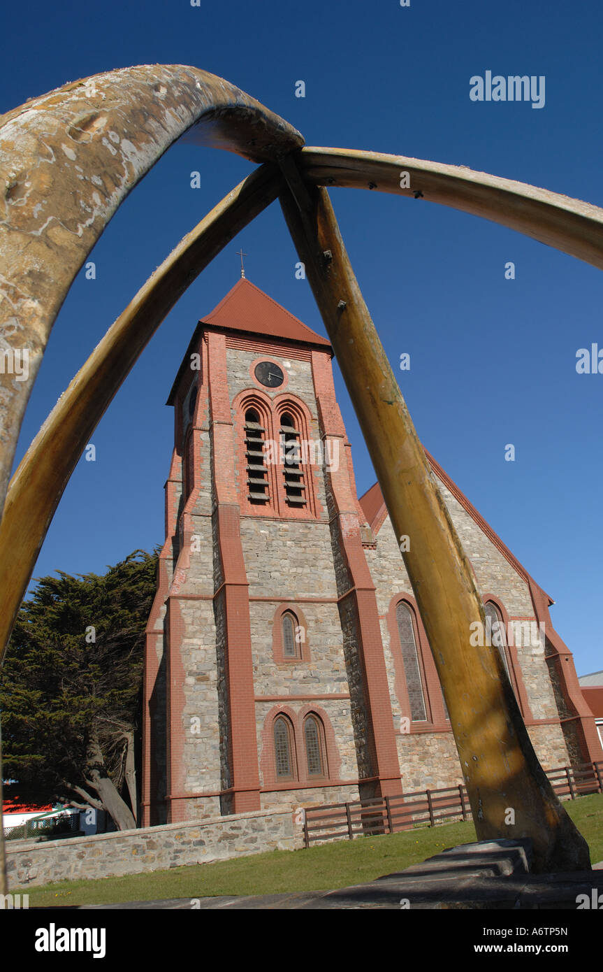 La Cathédrale Christ Church et le passage de baleine, la plus méridionale cathédrale du monde à Stanley, Îles Falkland Banque D'Images