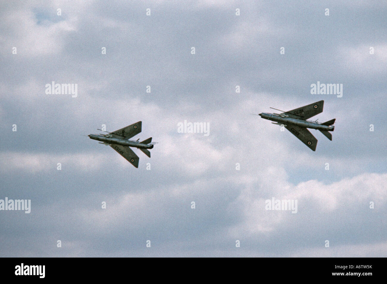 Deux chasseurs à réaction English Electric Lightning à un meeting aérien à British Aerospace en Woodford 1975 INTЙRESSANTS JMH Banque D'Images