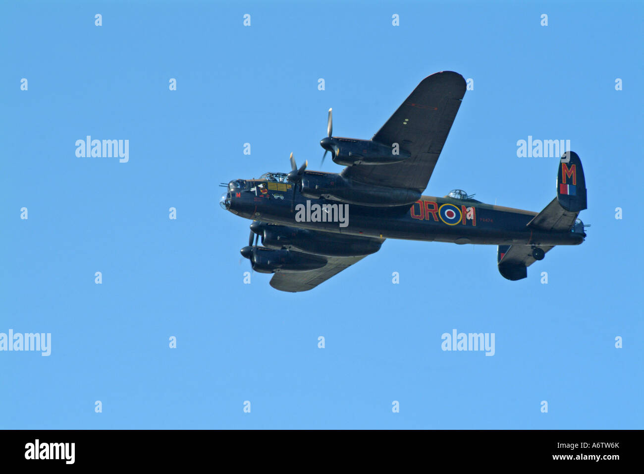 AVRO Lancaster B1 moteur quatre bombardiers DE LA SECONDE GUERRE MONDIALE de Battle of Britain Memorial Flight au Royal International Air Tattoo 2004 JMH2728 Banque D'Images