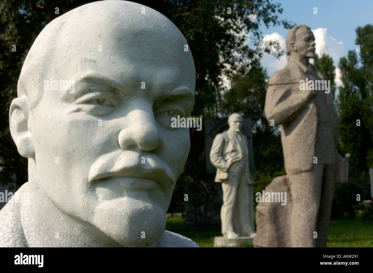 Sculptures et statues de Lénine sur l'affichage en Sculpture Park à Moscou Russie Banque D'Images