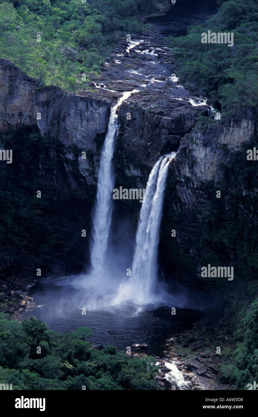 Rivière Preto plonge un 120 mètres 120 Salto à Chapada dos Veadeiros Veadeiros Etat de Plateau Goiás Brésil Banque D'Images