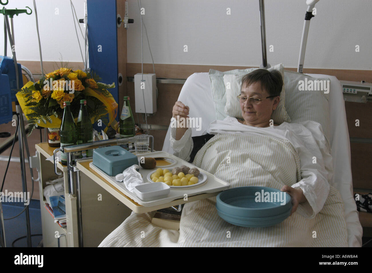 DEU Deutschland Westdeutsches Herzzentrum Essen Klinik fuer thorax und Kardiovaskulare chirurgie Klinik fuer Kardiologie Krankenschwestern BEI der Arbeit auf der Station DEU Allemagne Essen West German Heart Center Clinic for Cardiology infirmiers at Work WICHTIG Fotos duerfen nicht fuer Werbung PR anderer Kliniken Krankenhaeuser eingesetzt werden Banque D'Images