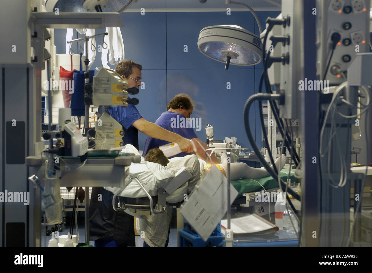 DEU Deutschland Westdeutsches Herzzentrum Essen Klinik fuer Kardiologie Hybridraum DEU Allemagne Essen West German Heart Center clinique de cardiologie salle hybride WICHTIG Fotos duerfen nicht fuer Werbung PR anderer Kliniken Krankenhaeuser eingesetzt werden Banque D'Images