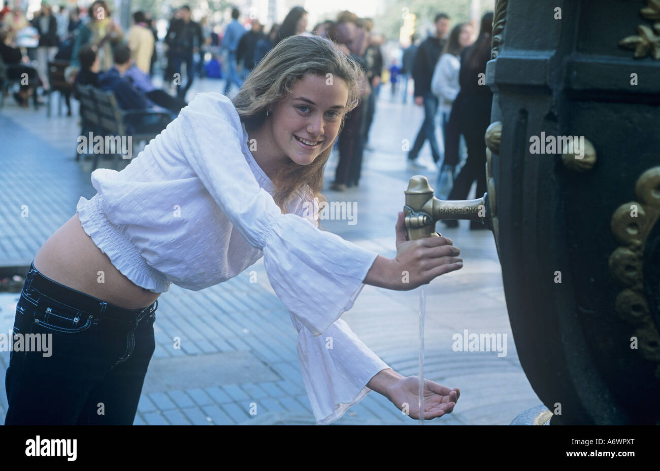 Las Ramblas font de les Canaletes fontaine, ses a affirmé que toute personne qui boit de cette source sera de retour à Barcelone. Banque D'Images