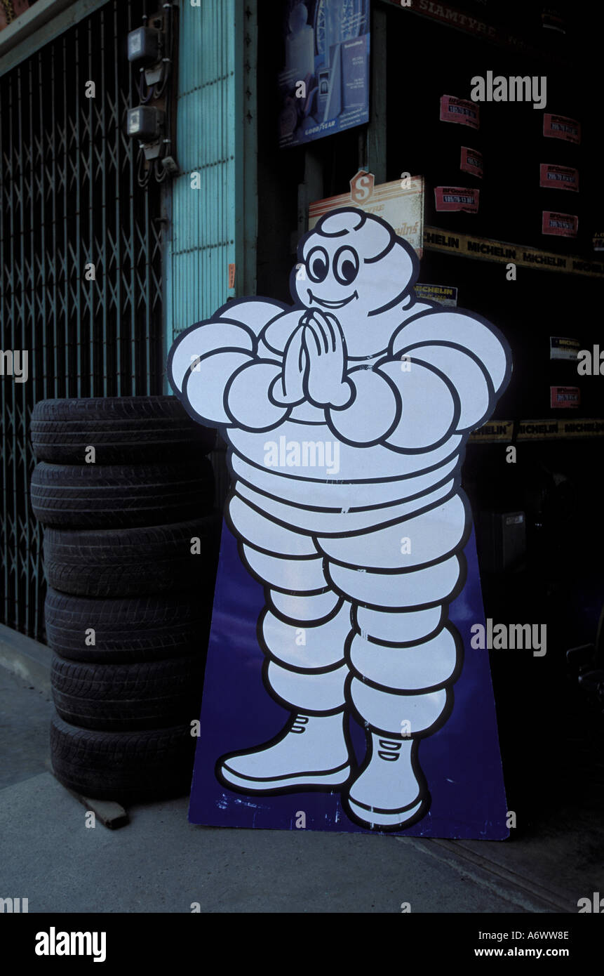 La Thaïlande, Chiang Mai. L'homme de Michelin sur le côté de la route de Chiang Mai. Banque D'Images