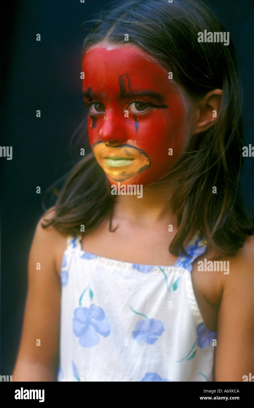 Petite fille 7 ans avec visage peint Banque D'Images