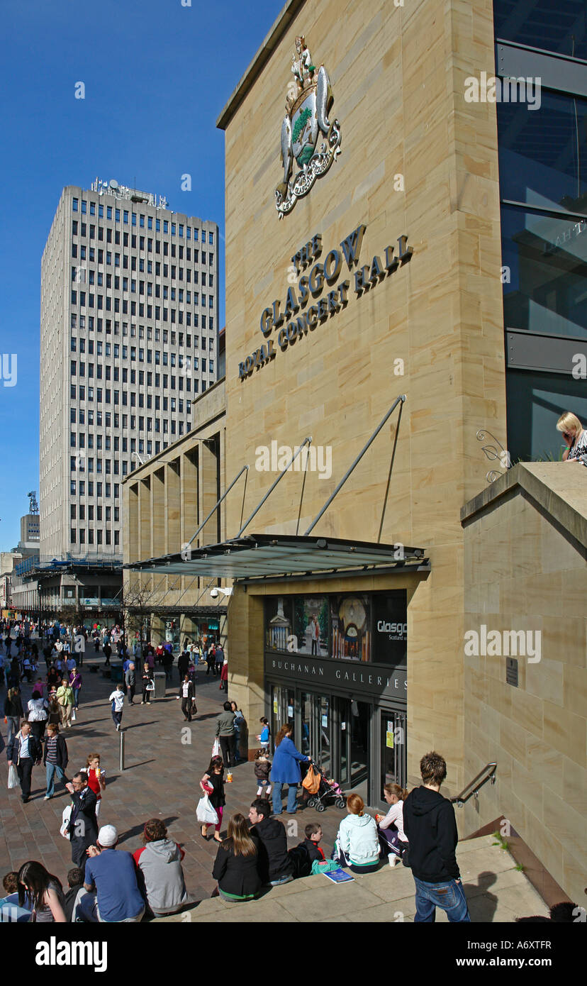 Le Glasgow Royal Concert Hall et entrée au centre commercial Buchanan en Écosse avec une vue vers le bas Sauchiehall Street Banque D'Images