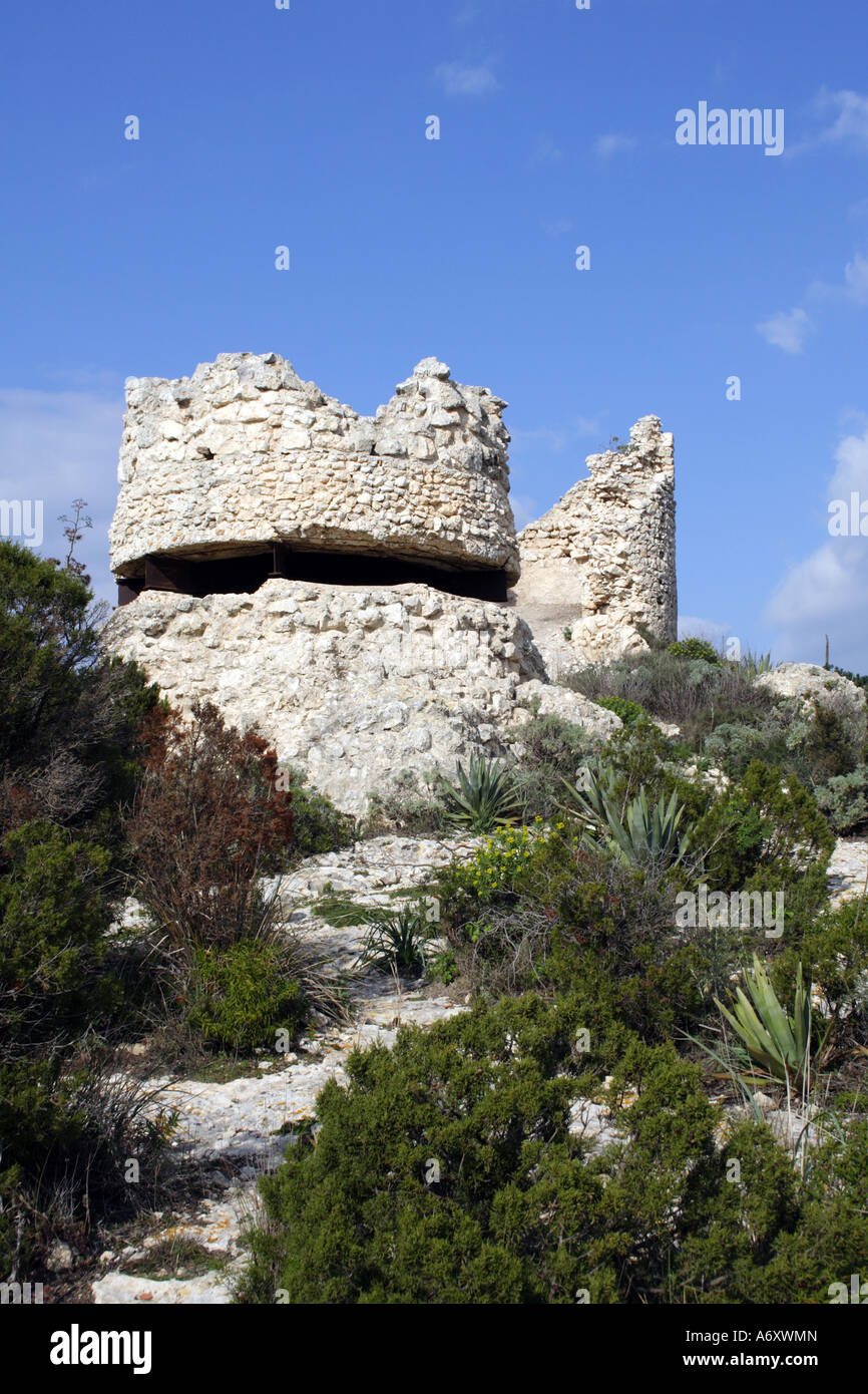 Ancienne des tours de défense sur le dessus de la Selle du Diable (Sella del Diavolo) - Cagliari, Sardaigne, Italie Banque D'Images