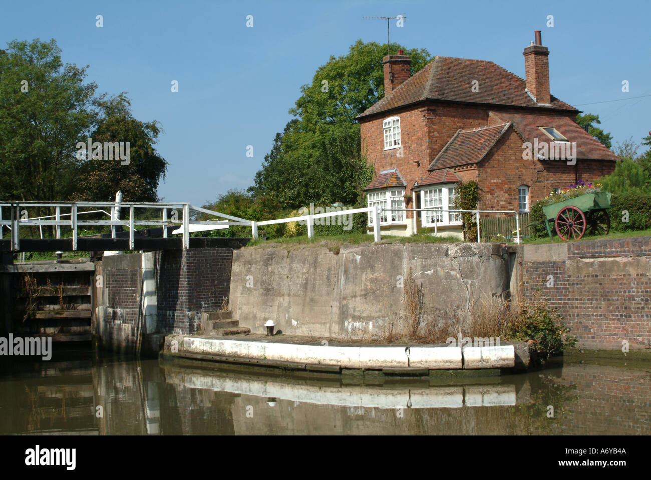 Lock et Lock sur The Grand Union Canal à Hatton Warwickshire Angleterre Royaume-Uni UK Banque D'Images