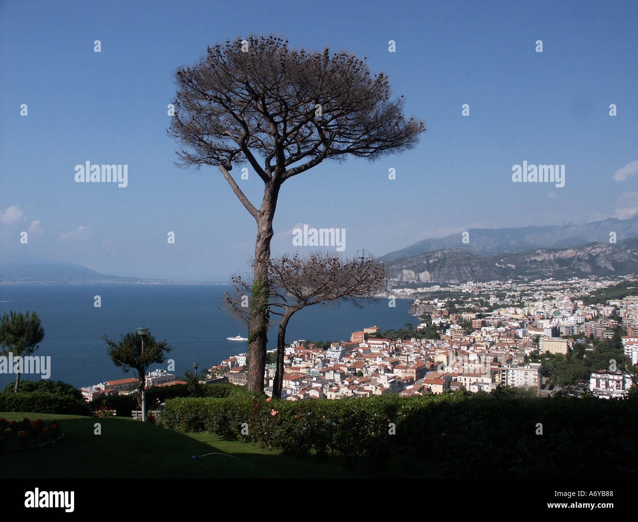 La baie de Naples et de la ville de Sorrente Italie Banque D'Images