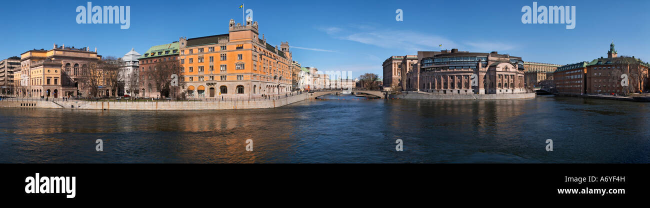 Vue sur Strommen. La Riksdagshuset, le bâtiment du parlement suédois. Rosenbad building, le siège du gouvernement suédois un Banque D'Images