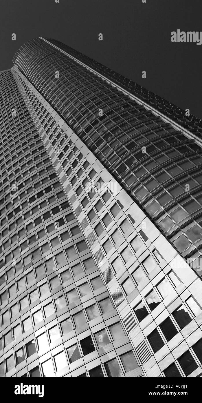 Un résumé image architecturale de Roppongi Hills Tower à Tokyo Banque D'Images