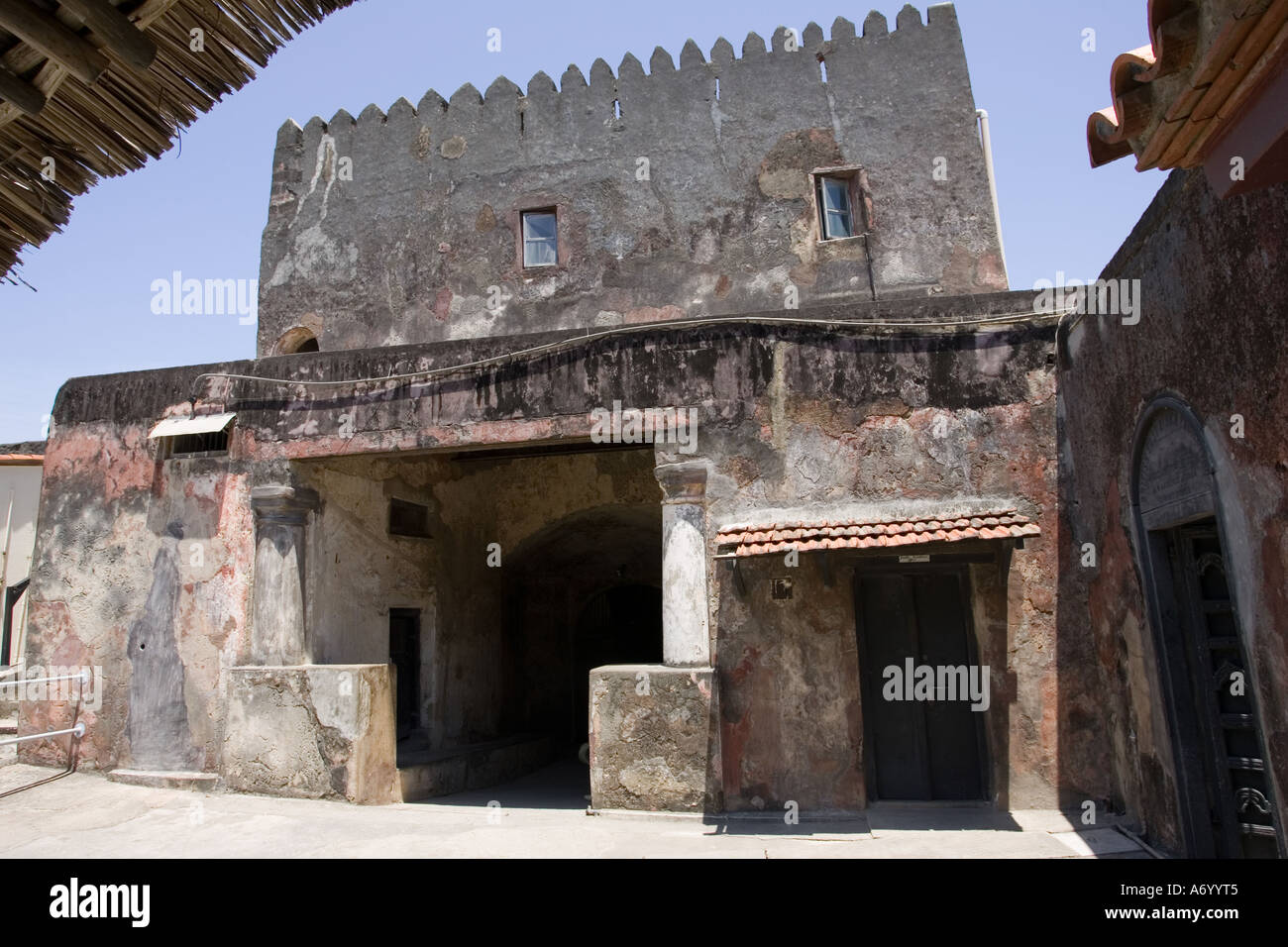 Sortie à l'ancienne garnison de Fort Jésus maintenant un musée à Mombasa Kenya Afrique de l'Est Banque D'Images