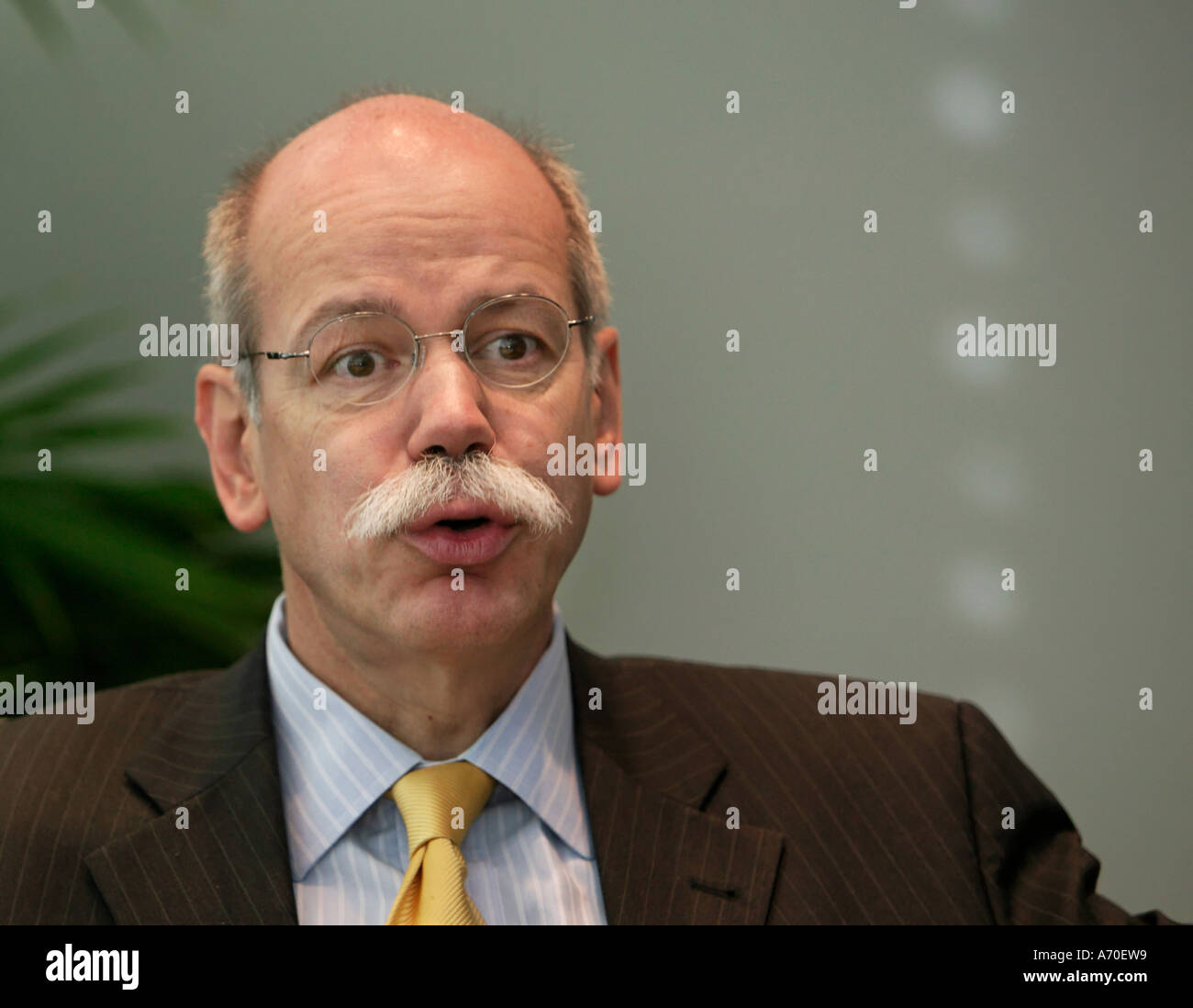 Stuttgart DEU 17.02.2006 Dieter Zet, président du conseil de la DaimlerChrysler AG Banque D'Images