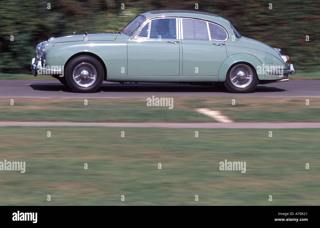 Daimler 25 litre V8 sur une route de la campagne britannique Banque D'Images