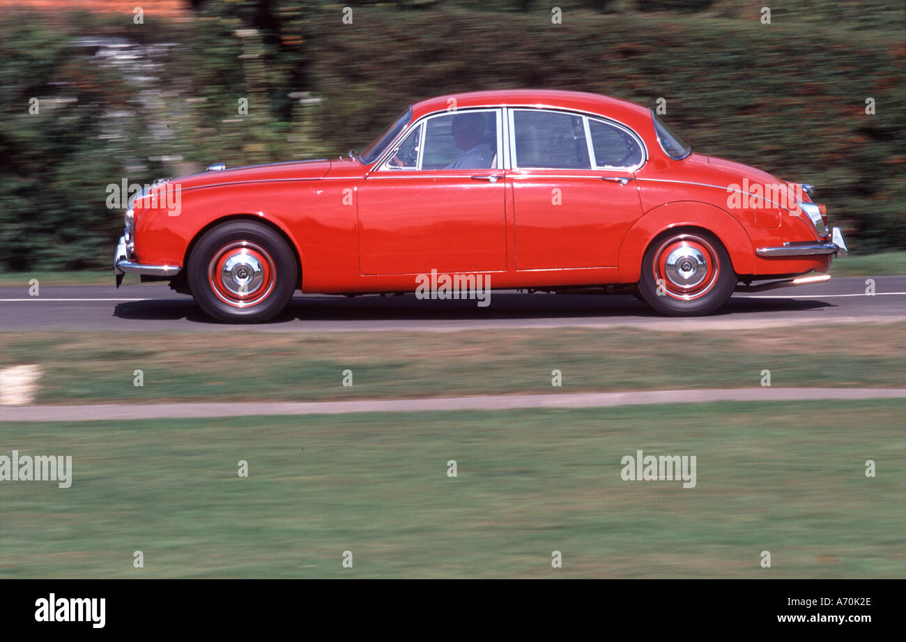 Daimler 25 litre V8 sur une route de la campagne britannique Banque D'Images