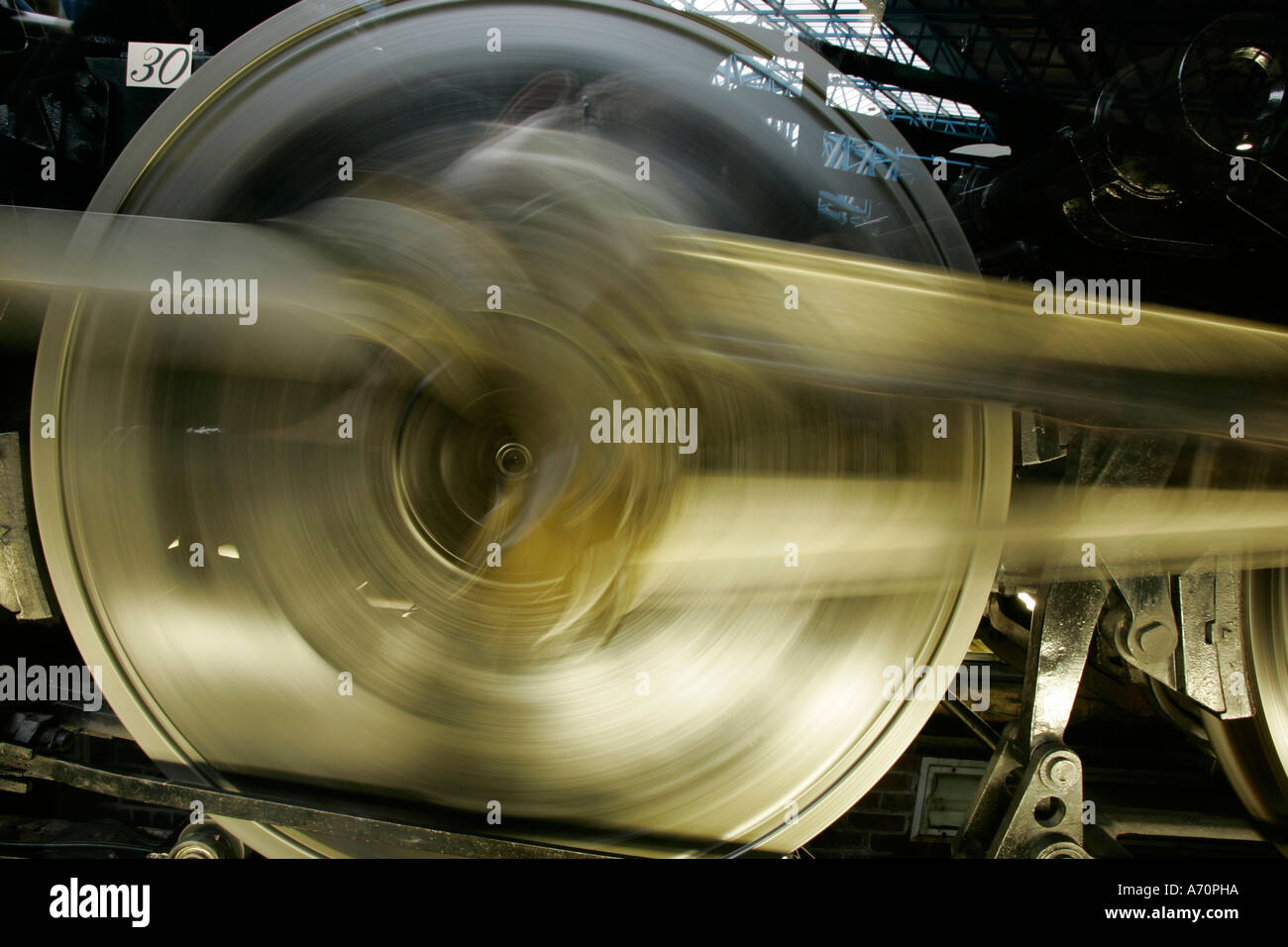 York, GBR, 16.août.2005 - volant moteur d'une vieille locomotive dans le National Railway Museum à York Banque D'Images