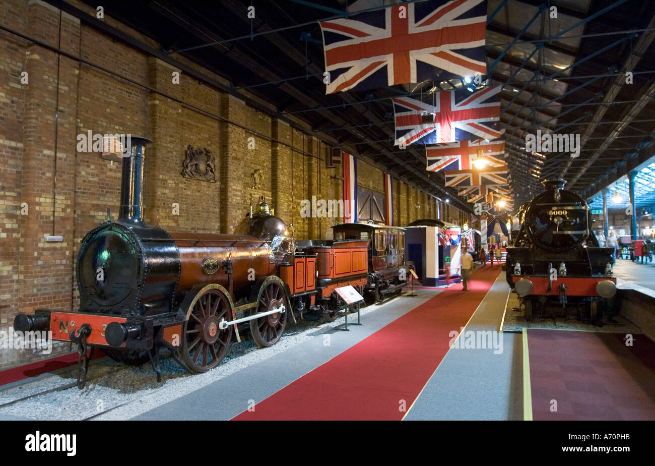 York, GBR, 16.août.2005 - vieille locomotive dans le National Railway Museum à York Banque D'Images