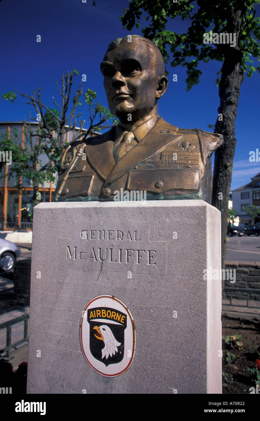 L'EUROPE, Belgique, Bastogne Place le général Mcauliffe, Bataille des Ardennes Sherman Banque D'Images