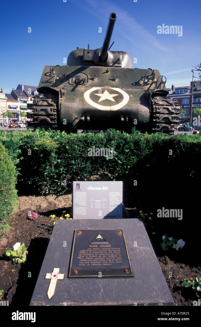 L'EUROPE, Belgique, Bastogne Place le général Mcauliffe, Bataille des Ardennes Sherman Banque D'Images